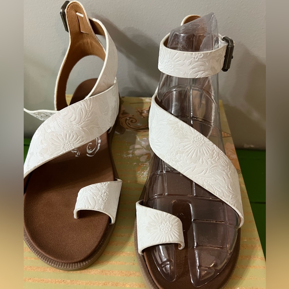 Very G white sandal